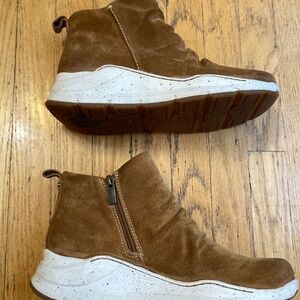 Bionica Orlinda Saddle Brown Chelsea Boots